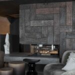 Cheminée du salon du Chalet N°14 à Verbier